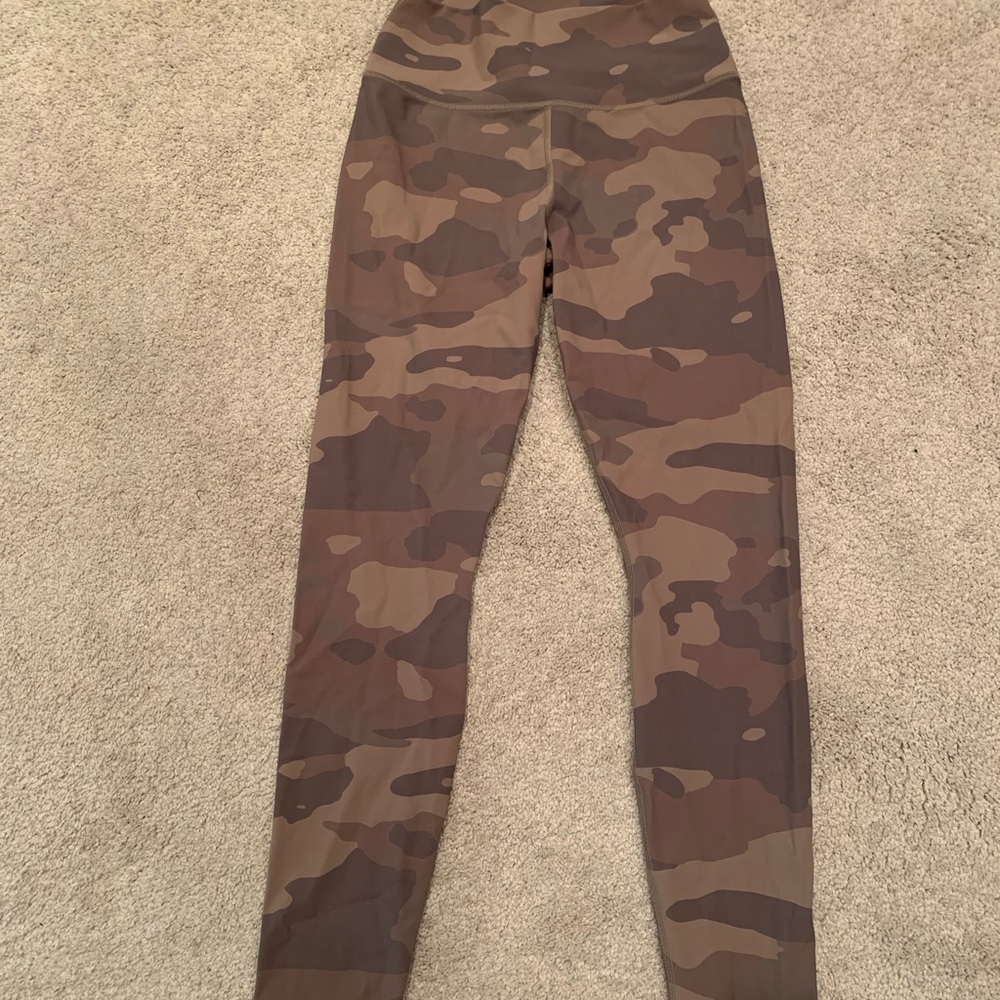 ALO Camo leggings